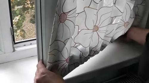 Как прикрепить штору к потолку без карниза. Долой потолочные карнизы! Посмотрите, как легко повесить занавески, не используя дрель