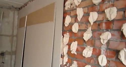 Как крепить гипсокартон к стене без профиля на саморезы. Особенности крепления ГКЛ без профиля к разным основам