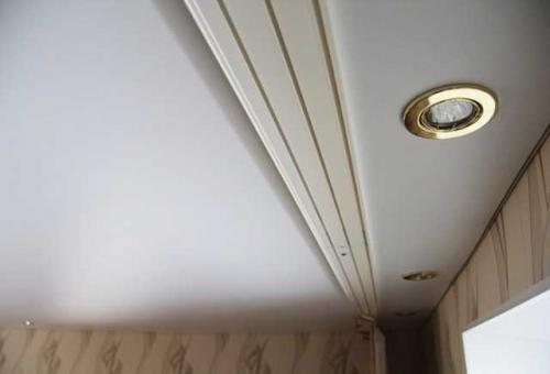 Краткое руководство по установке потолочного карниза. Монтаж потолочного карниза к бетонному перекрытию