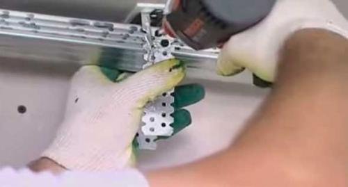 Повесить карнизы на гипсокартонную стену. Способ 1 – специальное укрепление основания