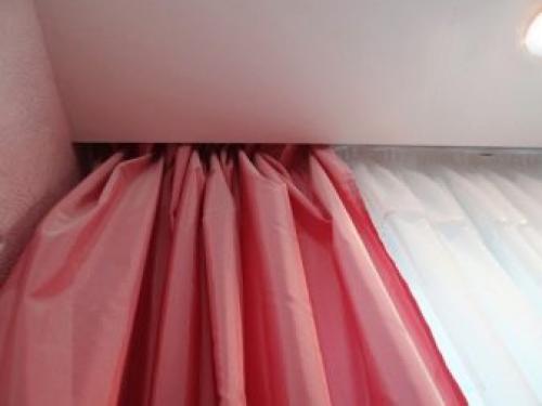 Советы по выбору карниза для штор под натяжной потолок. Виды 01