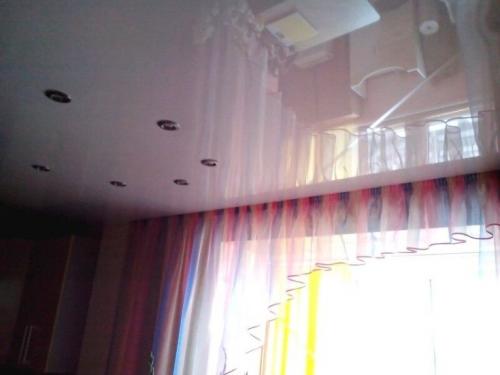 Декоративный карниз для натяжного потолка. Критерии выбора