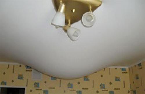 Порез на натяжном потолке. Какая разновидность натяжных потолков имеет наибольшую прочность?