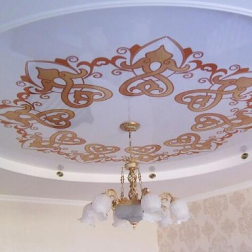 Как приклеить пластиковый багет на натяжной потолок. Легкие пенопластовые модели 10