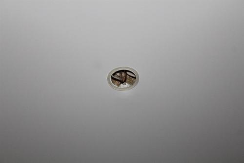 Как приклеить термокольцо на натяжной потолок. Зачем нужны термокольца для натяжного потолка 02 Как приклеить термокольцо на натяжной потолок. Зачем нужны термокольца для натяжного потолка 02