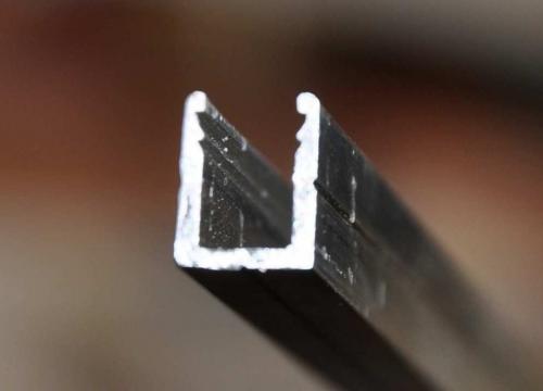 Пластиковый потолочный плинтус для натяжных потолков. Плинтус для натяжного потолка: 2 вида деталей для надёжности и красоты конструкции