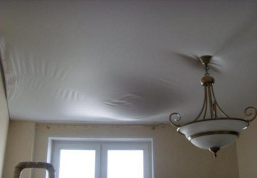 Ремонт пореза натяжного потолка своими руками. Какая разновидность натяжных потолков имеет наибольшую прочность?