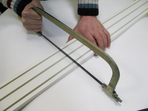 Крепление потолочного карниза к стене. Инструкция по установке карниза к потолку