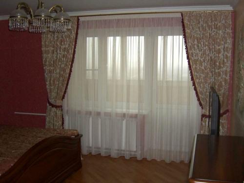 Фиксатор для потолочной шины, как крепить. Как крепить шинный карниз к потолку: мини-инструкция 11