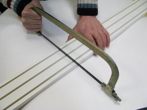 Фиксатор для потолочной шины, как крепить. Как крепить шинный карниз к потолку: мини-инструкция 03