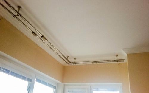 Фиксатор для потолочной шины, как крепить. Как крепить шинный карниз к потолку: мини-инструкция 09