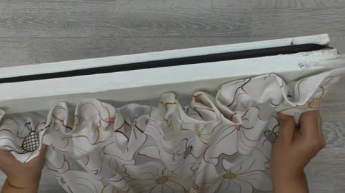 Как прикрепить потолочный карниз без сверления. Долой потолочные карнизы! Посмотрите, как легко повесить занавески, не используя дрель