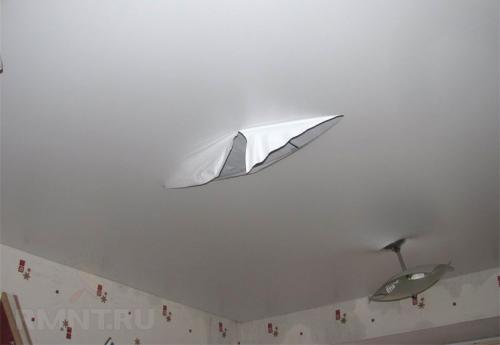 Как приклеить натяжной потолок. Чем заклеить 01